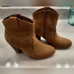 American Eagle Tan Helled Ankle Boots Size 6M